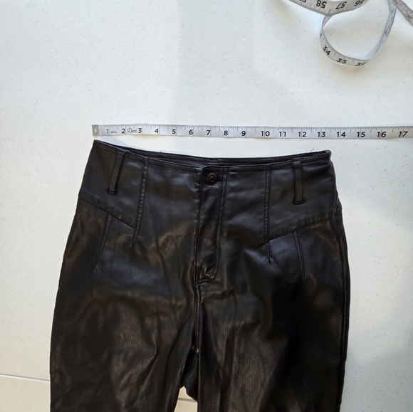 Free People We The Free Faux Leather Flares Cropped Women's 26 - Picture 5 of 11